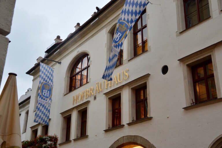 15 Curiosità e leggende su Monaco di Baviera birreria Hofbrauhaus