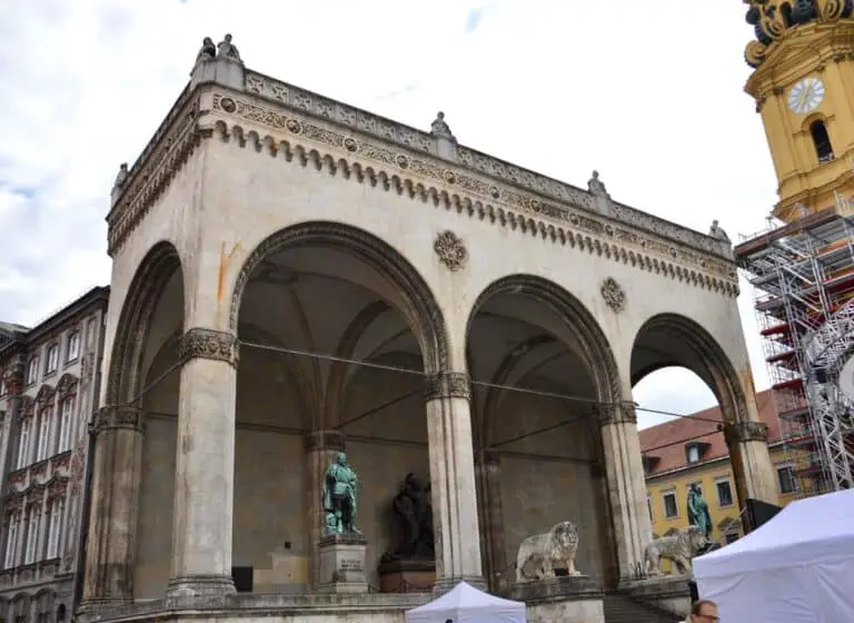 15 Curiosità e leggende su Monaco di Baviera loggia dei marescialli