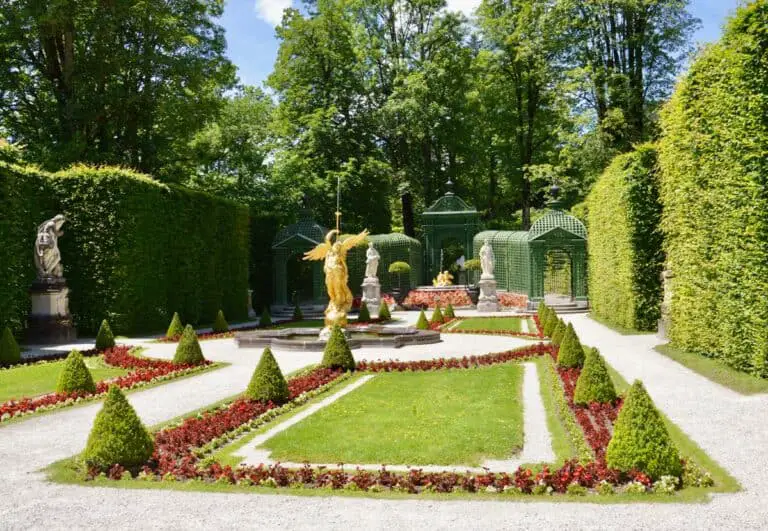 Tour dei castelli Baviera il giardino del castello di Linderhof