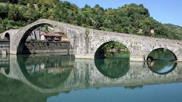 Ponte del Diavolo Borgo a Mozzano: leggende, storia e festa di Halloween