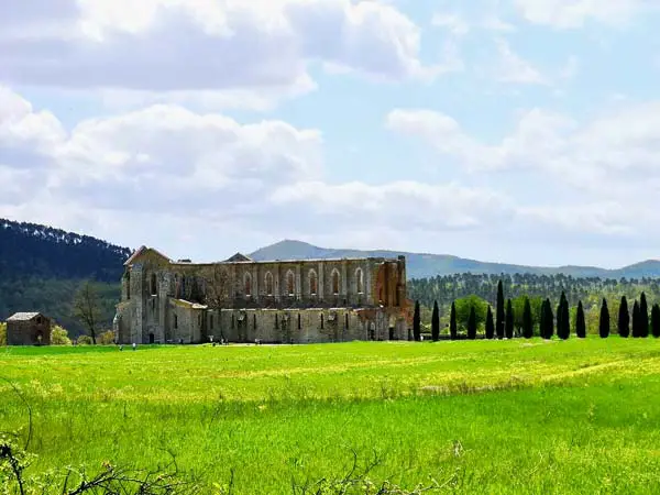 Abbazia di San Galgano: il luogo più suggestivo e misterioso della Toscana