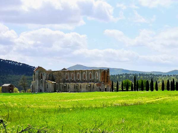 Abbazia di San Galgano: il luogo più suggestivo e misterioso della Toscana