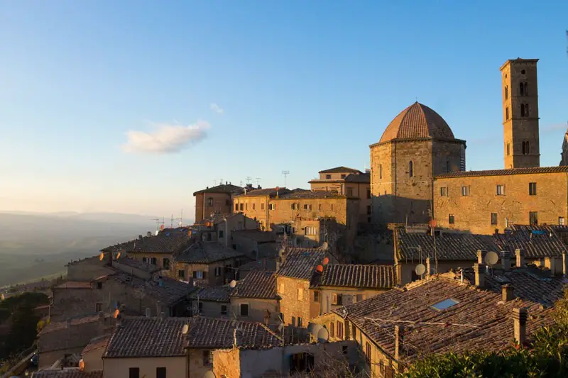 Volterra: una città medievale da visitare fra leggende, streghe e vampiri