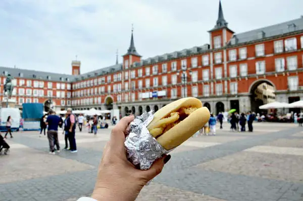 Cosa mangiare a Madrid? Un bocadillo con calamares!