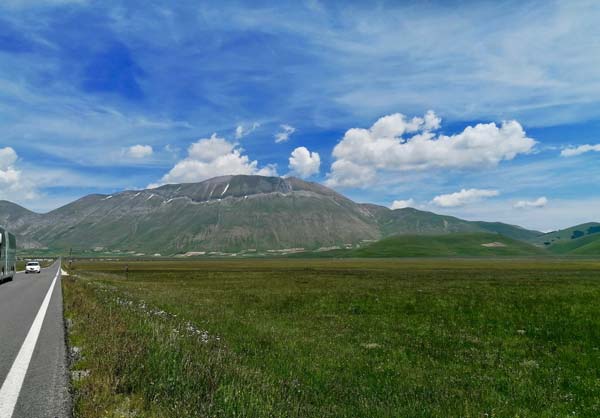 paesaggio durante la fioritura Castelluccio di Norcia