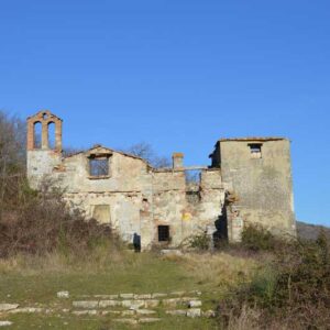 Calvana: trekking alla scoperta di un borgo abbandonato