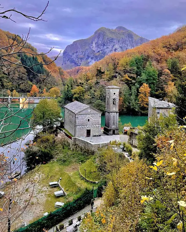 Isola Santa in autunno