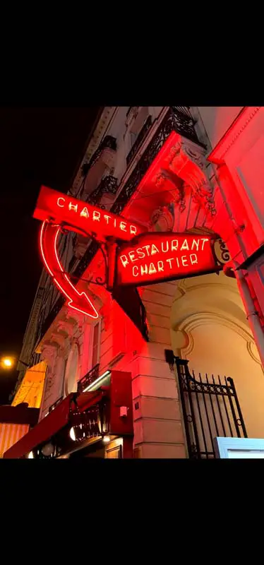 Insegna del Bouillon Chartier uno dei locali dove mangiare a Parigi
