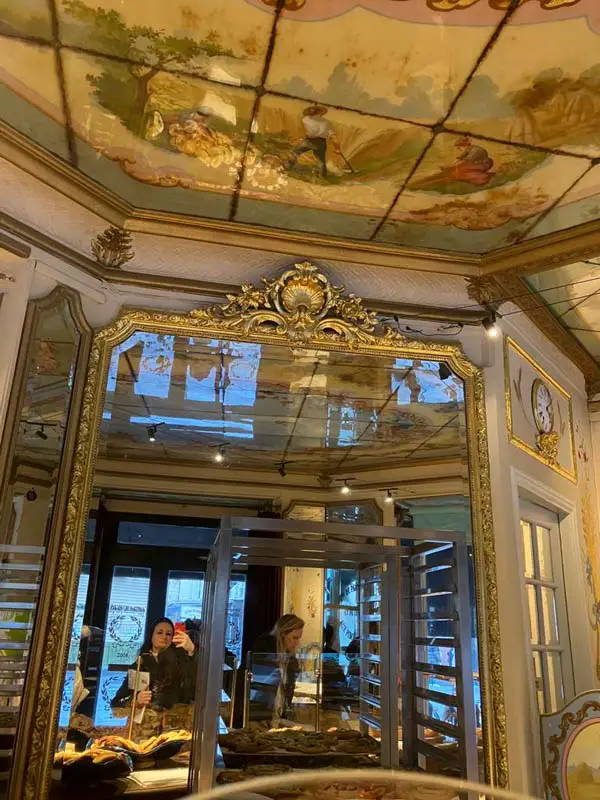 Interno della boulangerie Du pain et des idees