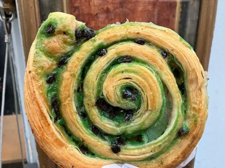 Escargot o roll al pistacchio della boulangerie Du pain et des idees