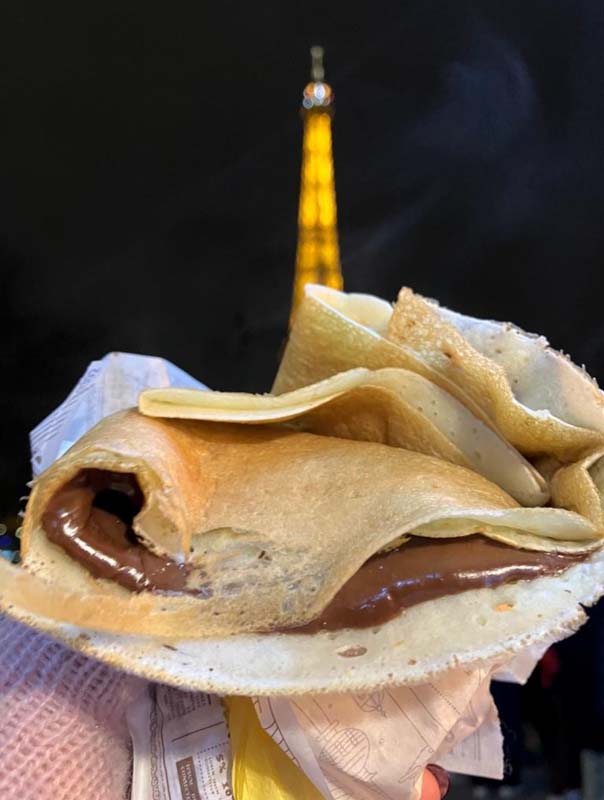 Crepe alla Nutella servita nel locale Kiosque des fontaines