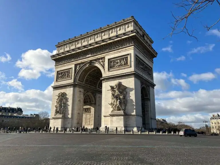 cosa vedere a Parigi in 3 giorni: l'Arco del Trionfo a parigi