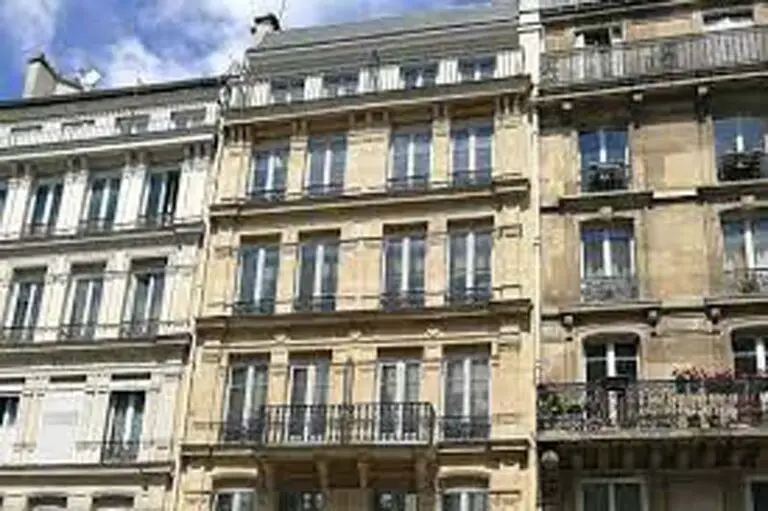 Curiosità su Parigi: casa abbandonata in Rue de la Fayette