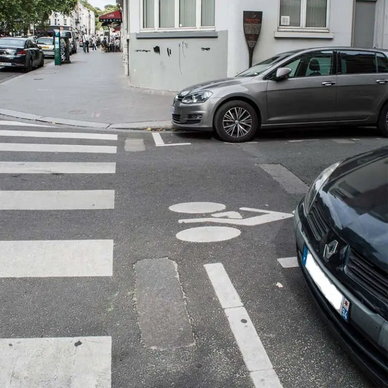 Curiosità su Parigi: segni della ghigliottina sull'asfalto