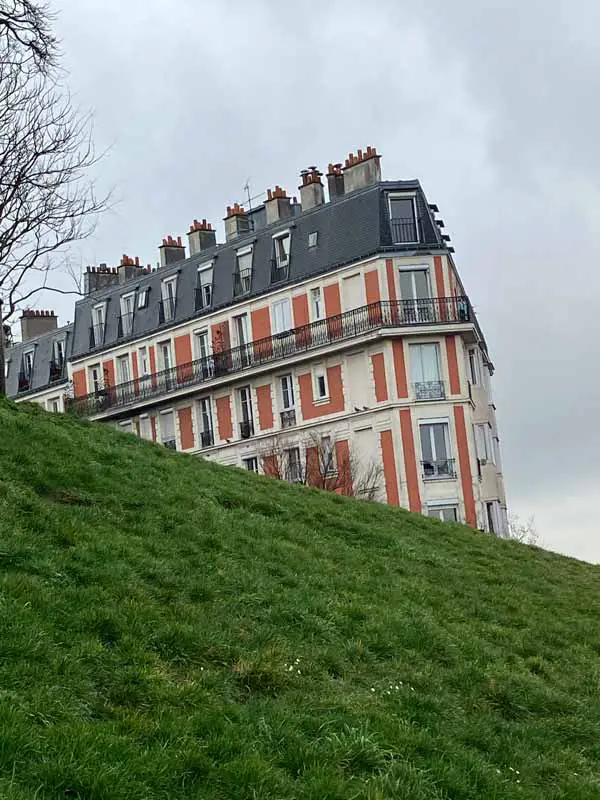 Casa storta a Parigi